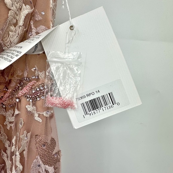 Mac Duggal Women's Plunging Neck Embroidered Gown Dress Size 14 NWT - Picture 9 of 12